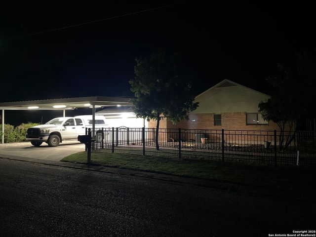 100 flora, New Braunfels, TX 78130