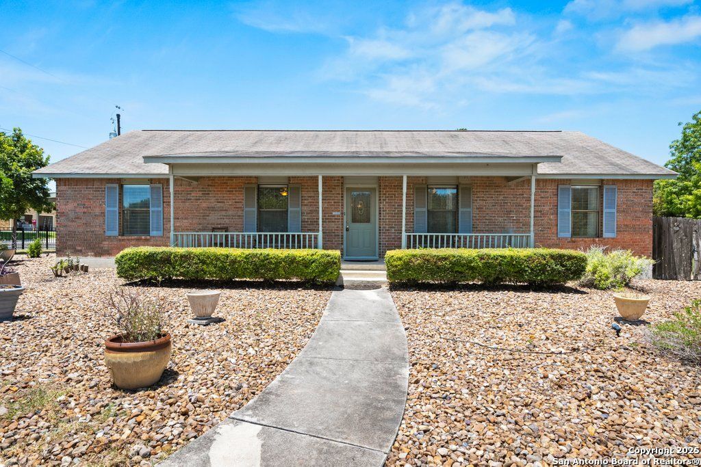 100 flora, New Braunfels, TX 78130