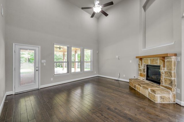 190 Climbing Oaks Place, Montgomery, TX 77316
