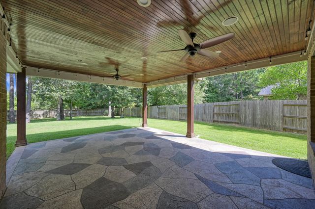 190 Climbing Oaks Place, Montgomery, TX 77316