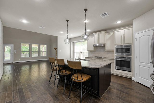 190 Climbing Oaks Place, Montgomery, TX 77316