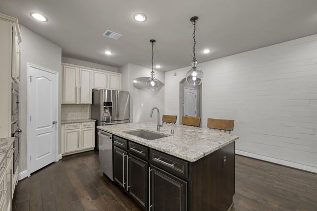 190 Climbing Oaks Place, Montgomery, TX 77316