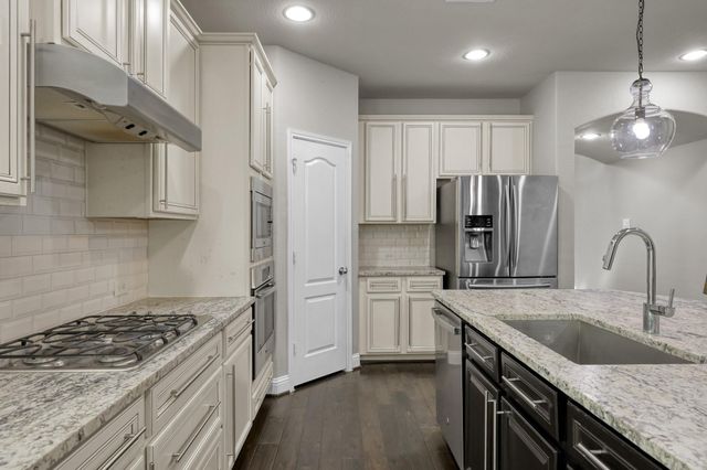 190 Climbing Oaks Place, Montgomery, TX 77316