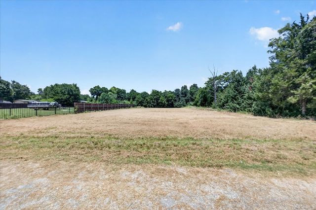1306 Ranch Road, Grand Prairie, TX 75052