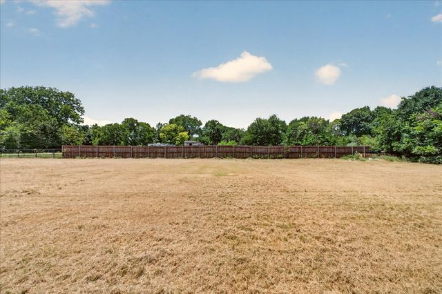 1306 Ranch Road, Grand Prairie, TX 75052