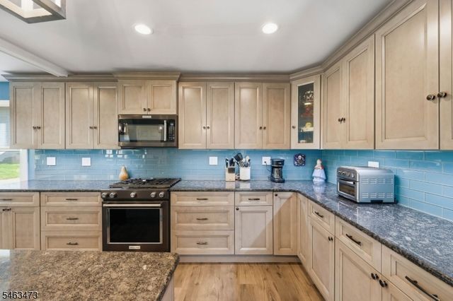 51 Princeton Ter, Oakland Boro, NJ 07436