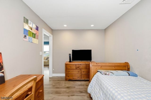 51 Princeton Ter, Oakland Boro, NJ 07436