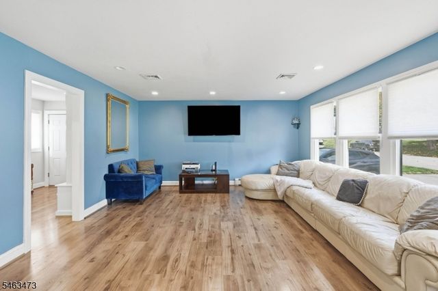 51 Princeton Ter, Oakland Boro, NJ 07436