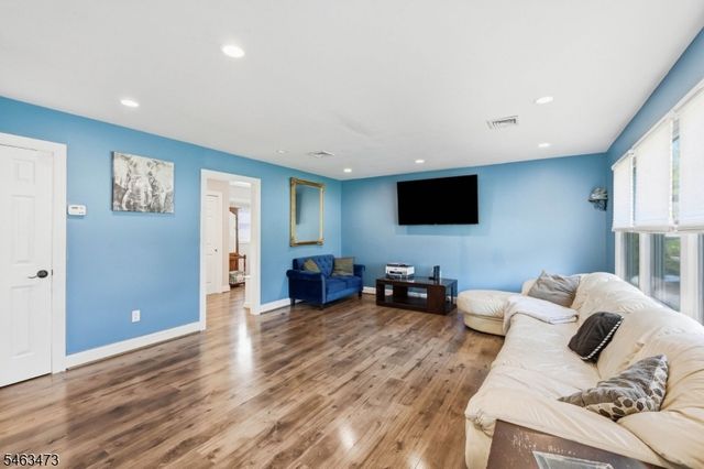 51 Princeton Ter, Oakland Boro, NJ 07436