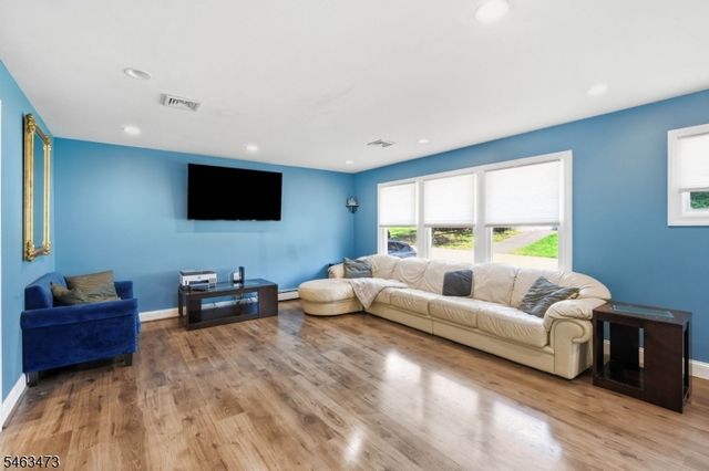 51 Princeton Ter, Oakland Boro, NJ 07436