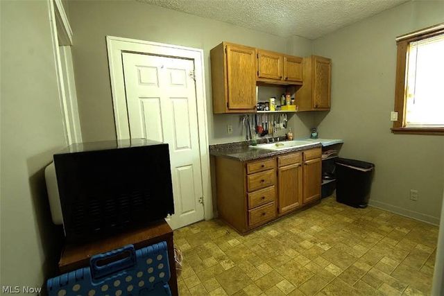 303 Van Street, Barberton, OH 44203