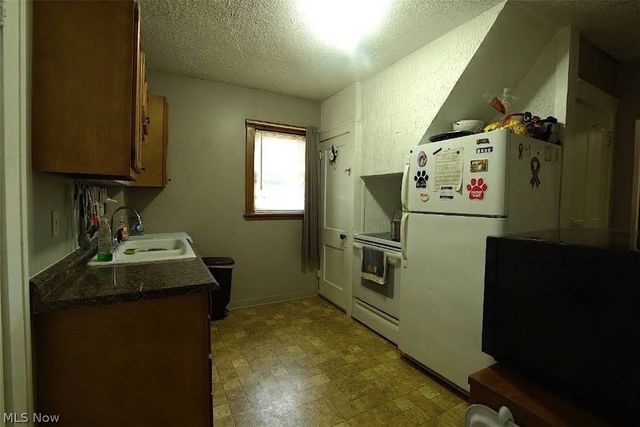 303 Van Street, Barberton, OH 44203