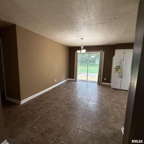 26 Woods Mill Road, Sherman, IL 62684