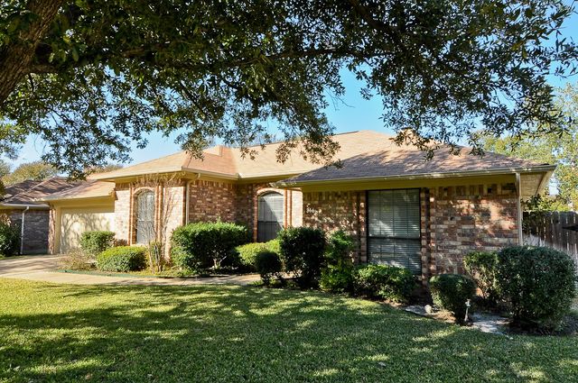 316 Bremen Drive, Hurst, TX 76054