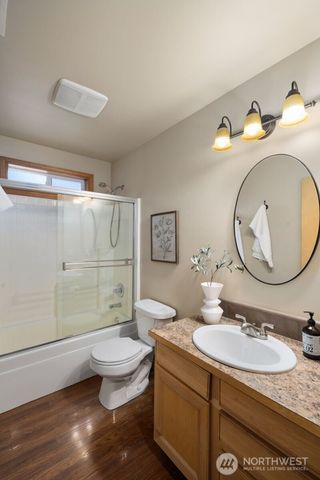10717 Phinney Avenue N, Seattle, WA 98133