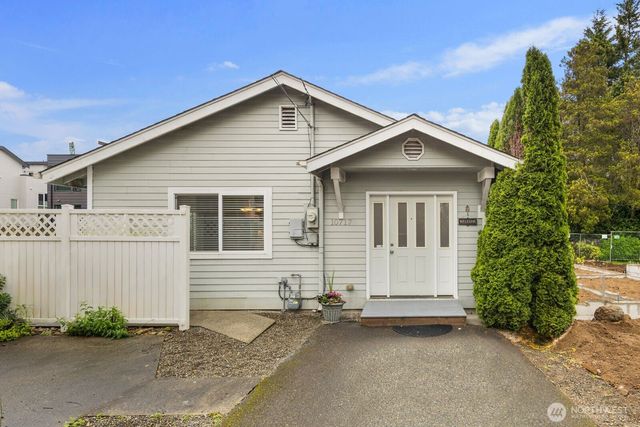 10717 Phinney Avenue N, Seattle, WA 98133