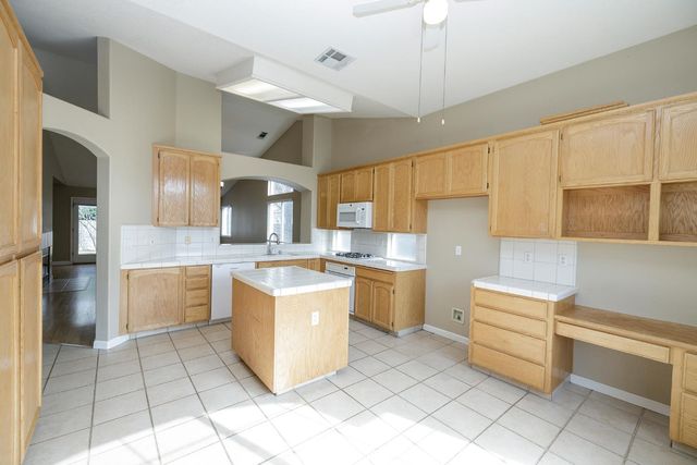 2508 Yosemite Ave, Escalon, CA 95320