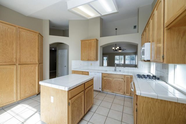 2508 Yosemite Ave, Escalon, CA 95320