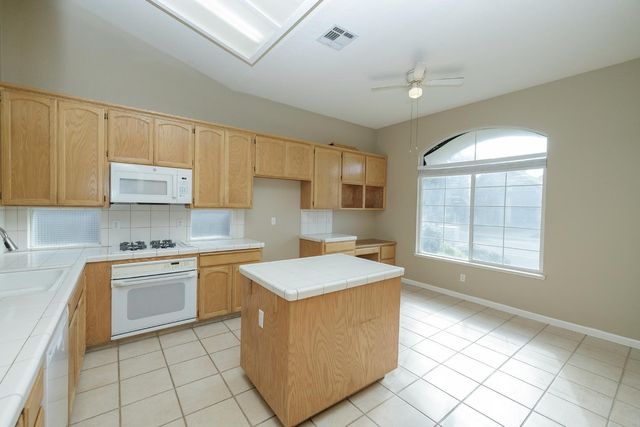 2508 Yosemite Ave, Escalon, CA 95320