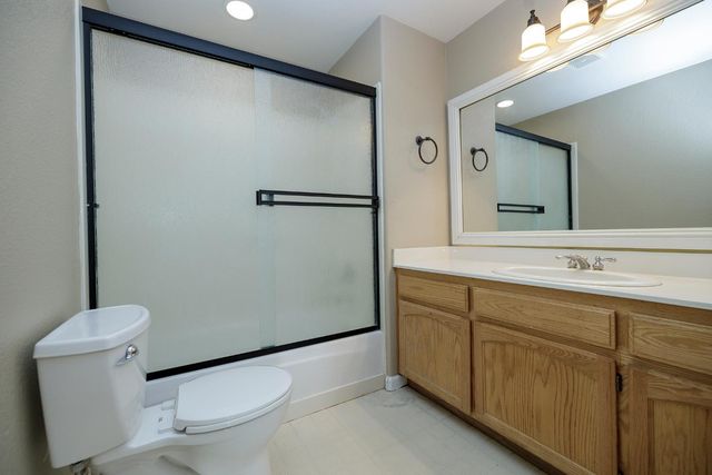 2508 Yosemite Ave, Escalon, CA 95320