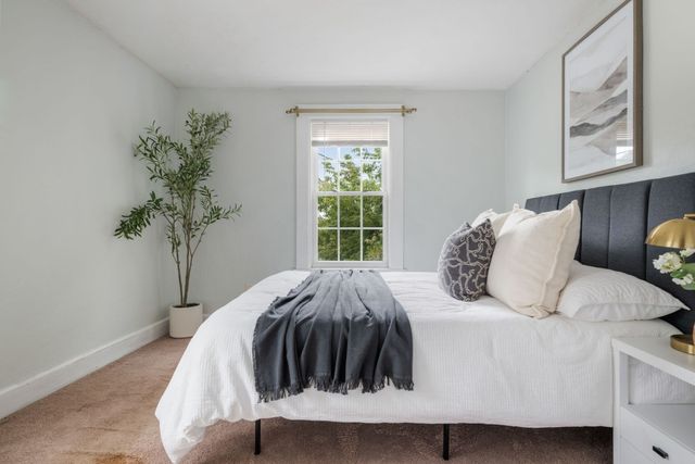 8 Pulaski St, Peabody, MA 01960