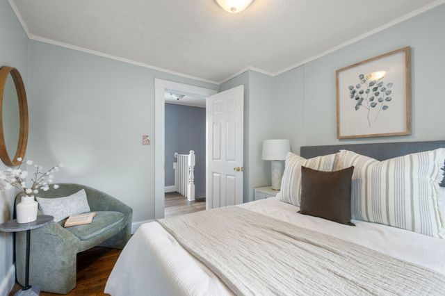 8 Pulaski St, Peabody, MA 01960