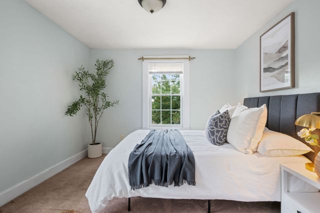 8 Pulaski St, Peabody, MA 01960