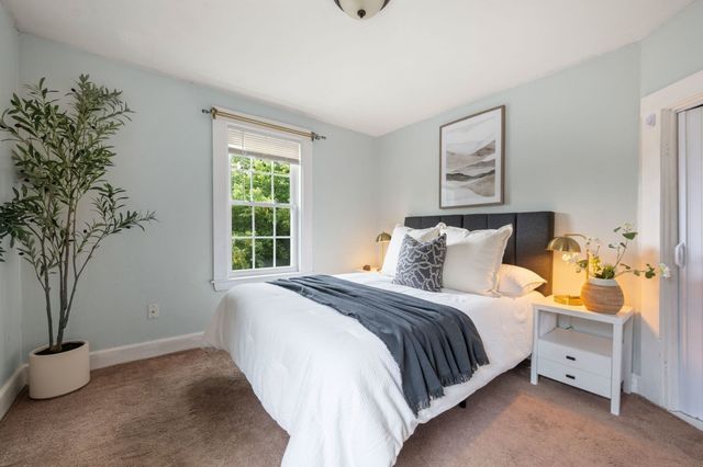 8 Pulaski St, Peabody, MA 01960