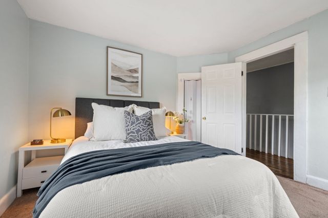 8 Pulaski St, Peabody, MA 01960