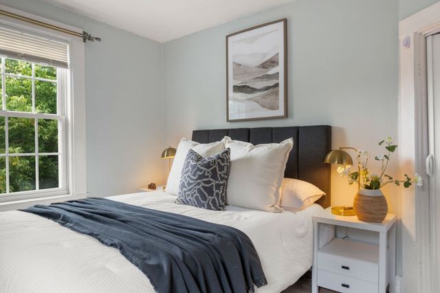 8 Pulaski St, Peabody, MA 01960
