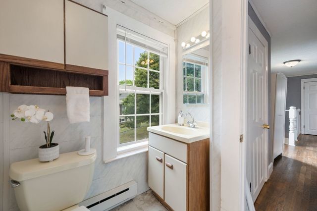 8 Pulaski St, Peabody, MA 01960
