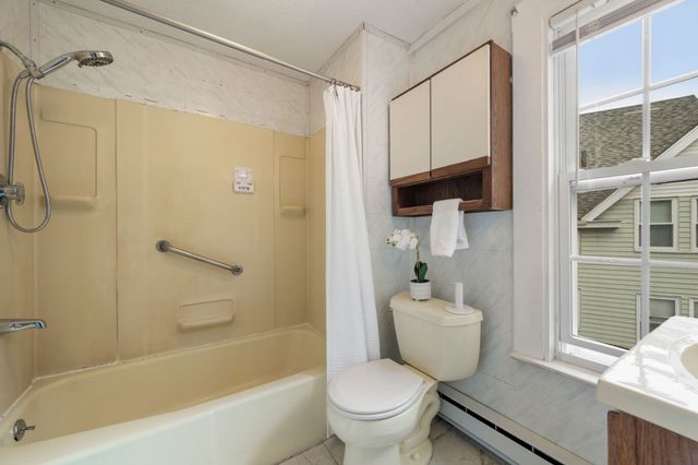 8 Pulaski St, Peabody, MA 01960