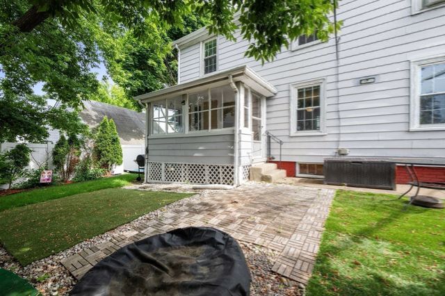 8 Pulaski St, Peabody, MA 01960