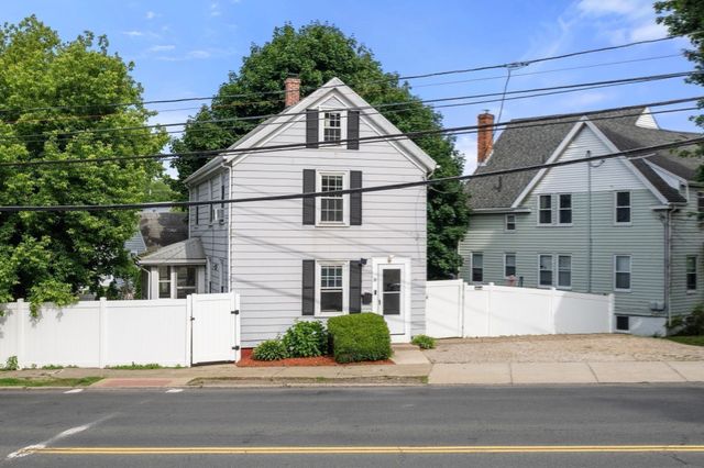 8 Pulaski St, Peabody, MA 01960
