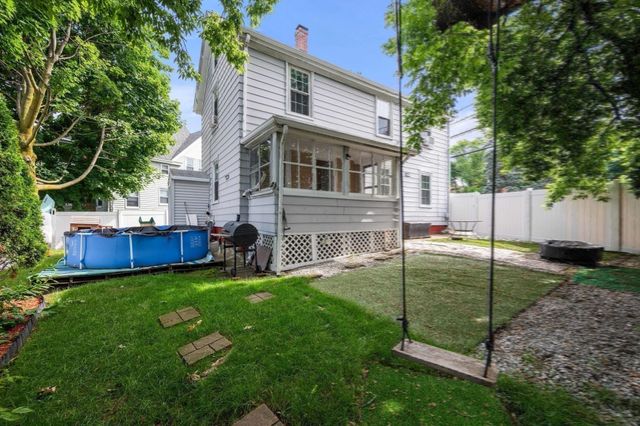 8 Pulaski St, Peabody, MA 01960