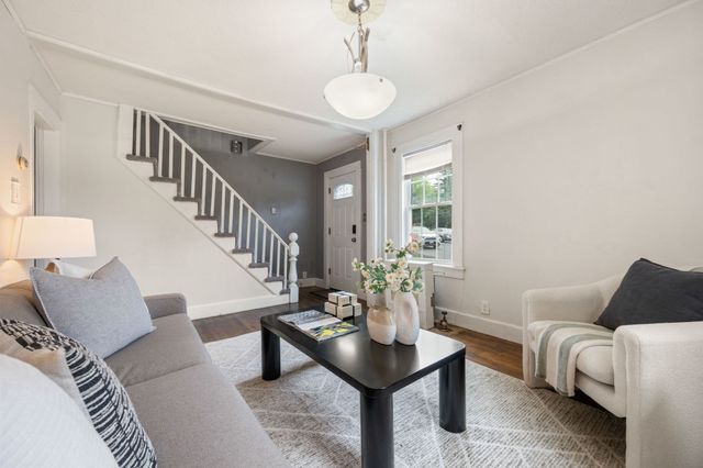 8 Pulaski St, Peabody, MA 01960