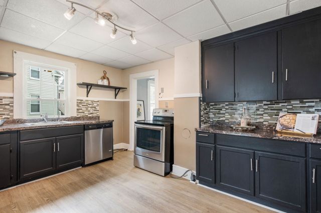 8 Pulaski St, Peabody, MA 01960