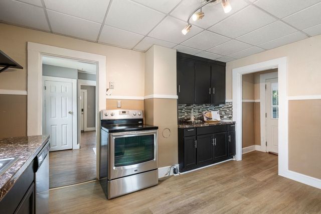 8 Pulaski St, Peabody, MA 01960