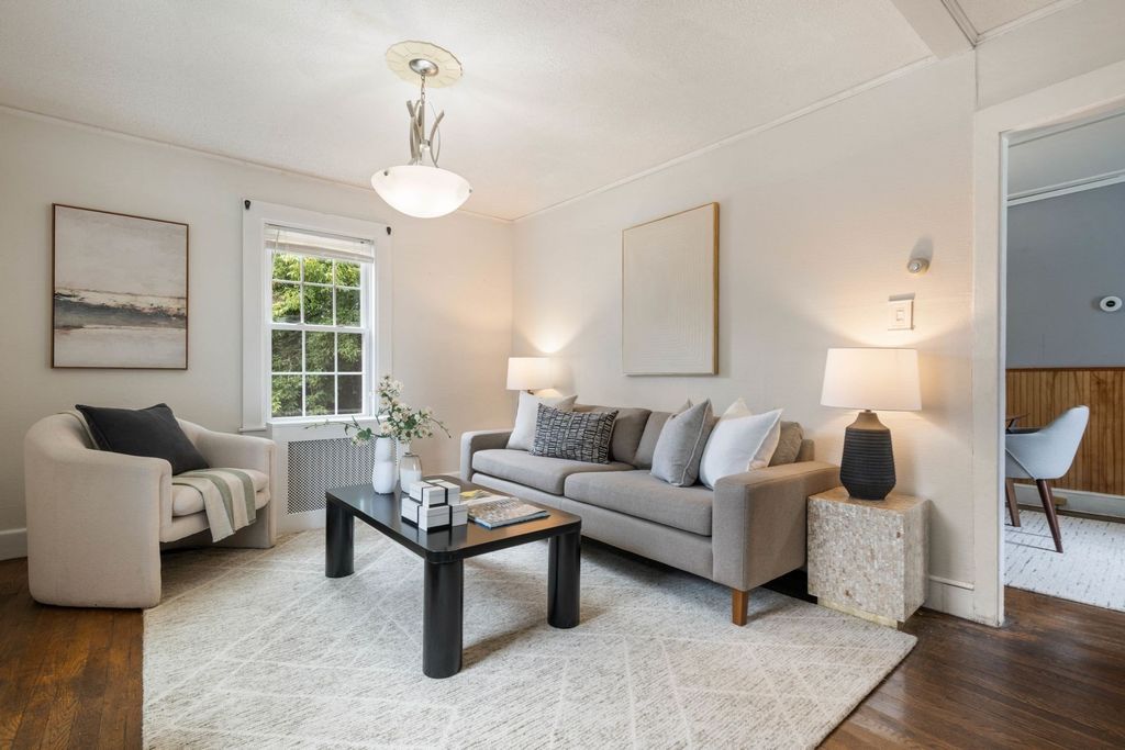 8 Pulaski St, Peabody, MA 01960