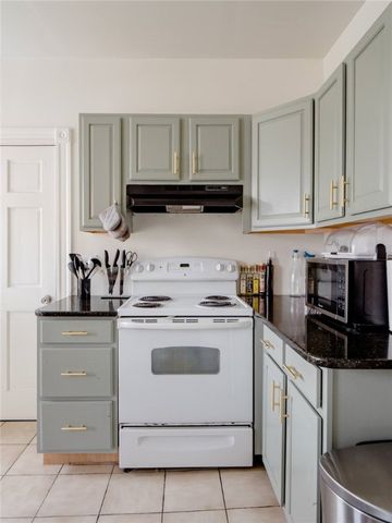 10 Carleton Street, Providence, RI 02908