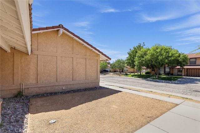 42946 39th Street W, Lancaster, CA 93536