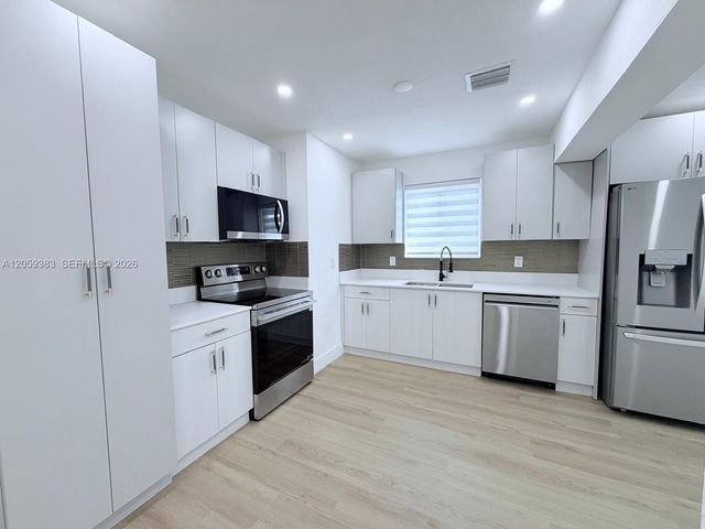 4130 NW 11th Avenue, Oakland Park, FL 33309