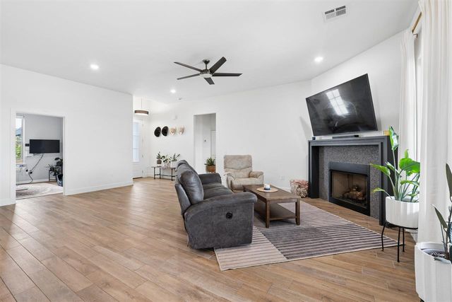 5738 Tadpole Dr, Elgin, OK 73538