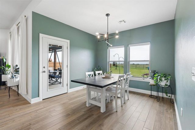 5738 Tadpole Dr, Elgin, OK 73538