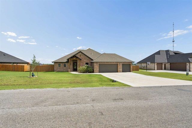 5738 Tadpole Dr, Elgin, OK 73538