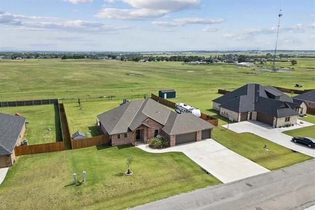 5738 Tadpole Dr, Elgin, OK 73538