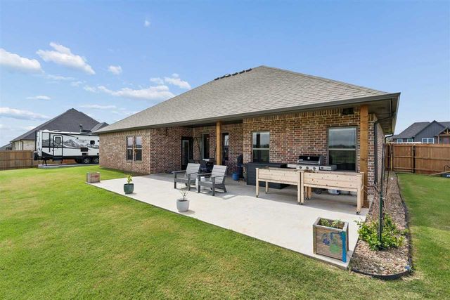 5738 Tadpole Dr, Elgin, OK 73538