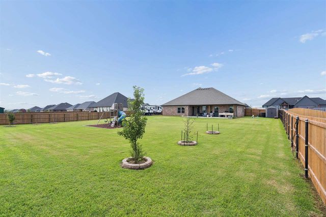 5738 Tadpole Dr, Elgin, OK 73538