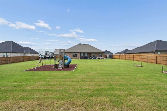 5738 Tadpole Dr, Elgin, OK 73538