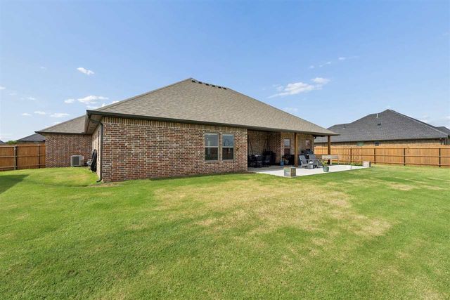 5738 Tadpole Dr, Elgin, OK 73538